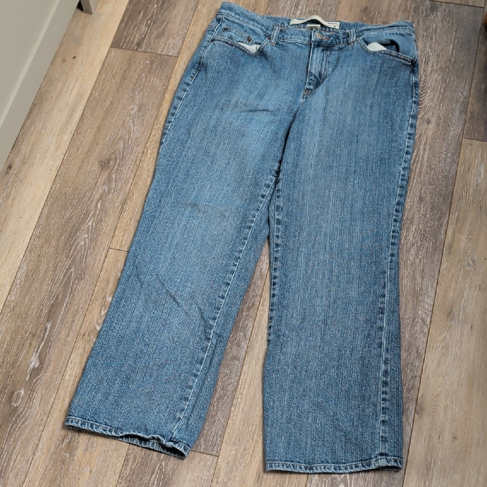 Women's Straight-Leg Jeans in Medium Blue Wash